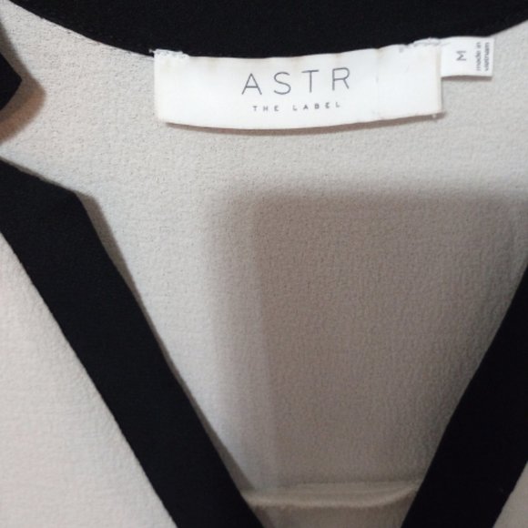 ASTR The Label Black Cream V-Neck Crepe Dress Medium - Picture 2 of 3